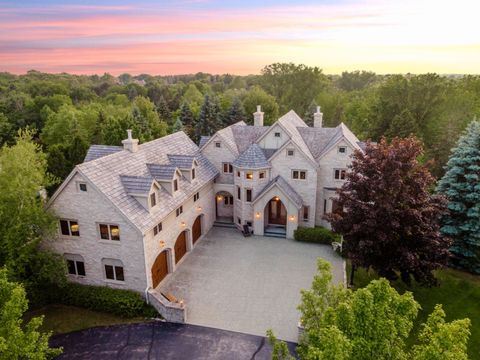 Photo of 11611 N Canterbury Dr, Mequon, WI 53092 (MLS # 1907064)