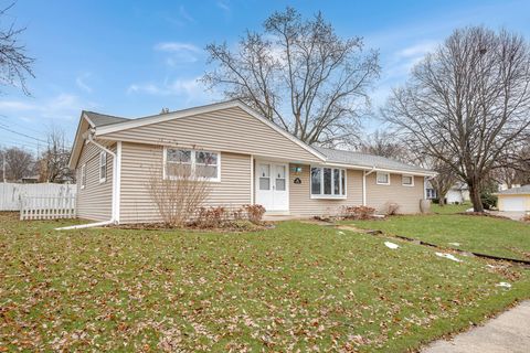 Photo of 245 Millwood Ln, Waukesha, WI 53188 (MLS # 1946877)
