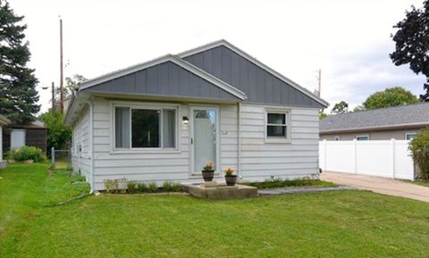 Photo of 210 N 112th St, Wauwatosa, WI 53226 (MLS # 1933441)