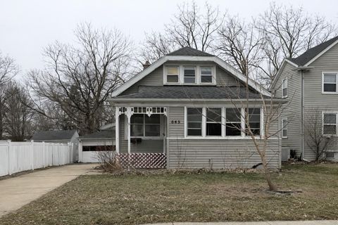 Photo of 645 S Oak Park Ct, Milwaukee, WI 53214 (MLS # 1952924)