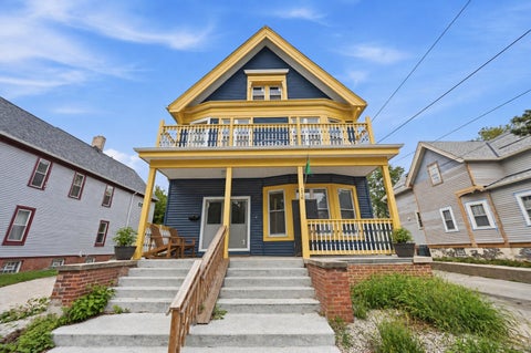 Photo of 116 E Meinecke Ave, Milwaukee, WI 53212 (MLS # 1980469)