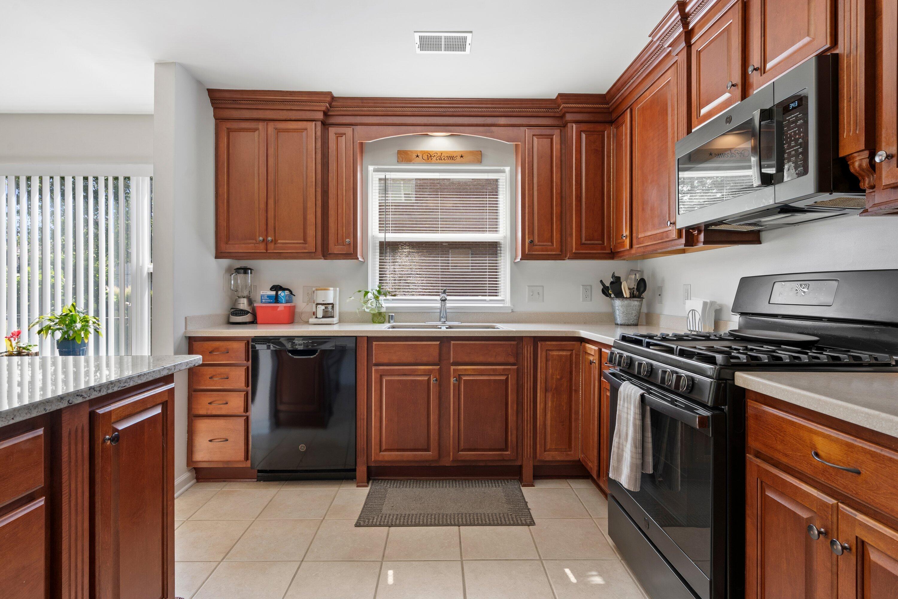 Kenosha, Wisconsin 53140, United States, 2 Bedrooms Bedrooms, ,2 BathroomsBathrooms,Residential,Active,163608