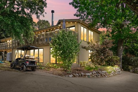 Photo of 603 Knollwood Cir, Fontana, WI 53125 (MLS # 1951962)