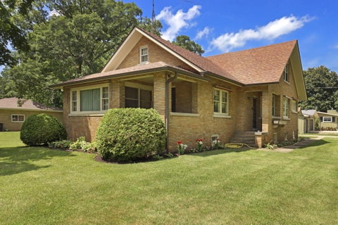 Photo of 226 S 2nd St, Salem Lakes, WI 53170 (MLS # 1978298)