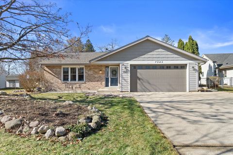 Photo of 7245 S Hillendale Dr, Franklin, WI 53132 (MLS # 1950246)