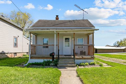 Photo of 543 W 4th Ave, Oshkosh, WI 54902 (MLS # 1962678)