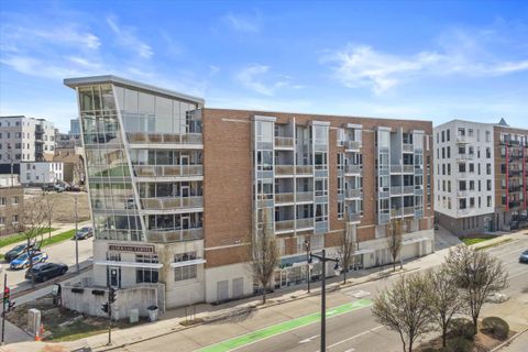 Photo of 1541 N Jefferson St, Milwaukee, WI 53202 (MLS # 1958705)