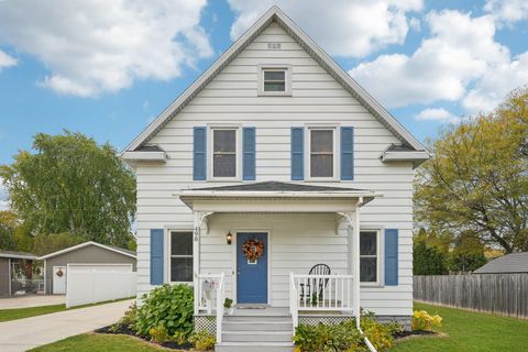 Photo of 498 Ruggles St, Fond Du Lac, WI 54935 (MLS # 1941406)