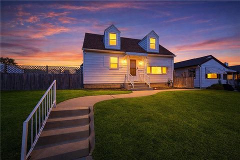 Photo of 922 W Eden Pl, Milwaukee, WI 53221 (MLS # 1952699)