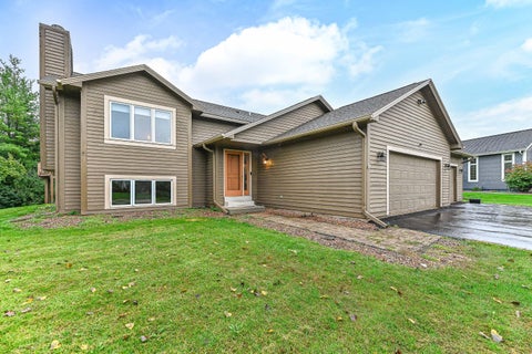 Photo of S70W19780 Thornapple Ct, Muskego, WI 53150 (MLS # 1980839)