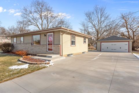 Photo of 8720 S 16th St, Oak Creek, WI 53154 (MLS # 1903442)