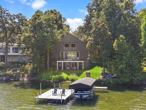 Photo of 3015 E Lake Shore Dr, Twin Lakes, WI 53181 (MLS # 1972236)