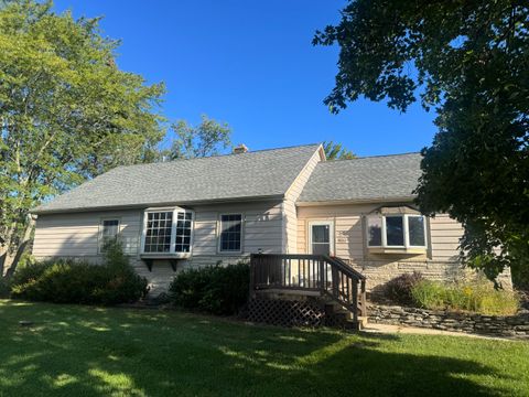 Photo of 3460 W Puetz Rd, Franklin, WI 53132 (MLS # 1941880)
