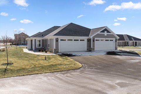 Photo of 536 Hunter Oaks Blvd, Watertown, WI 53094 (MLS # 1959478)