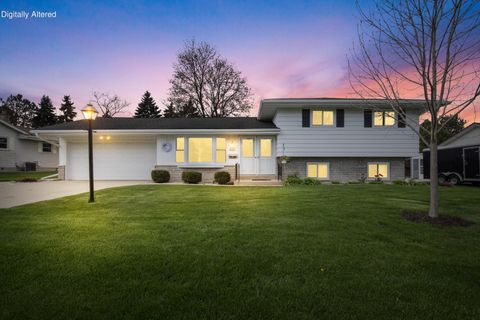 Photo of W174N9433 Devon Wood Rd, Menomonee Falls, WI 53051 (MLS # 1959560)