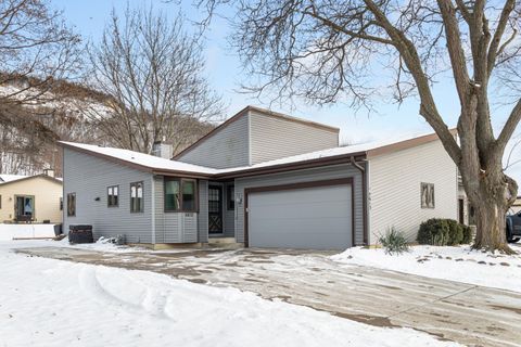 Photo of 4613 33rd St S, La Crosse, WI 54601 (MLS # 1948305)