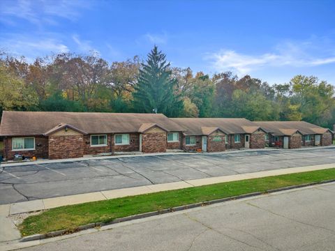 Photo of 643 Meadow Ln, Burlington, WI 53105 (MLS # 1941140) Photo of 643 Meadow Ln, Burlington, WI 53105 (MLS # 1941140)