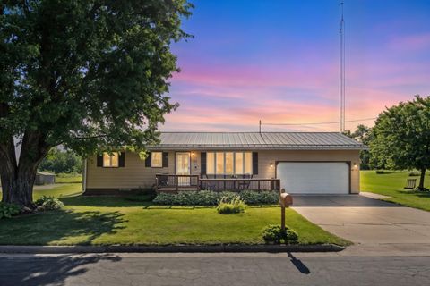 Photo of 715 Chicago Ave, Viroqua, WI 54665 (MLS # 1965787)