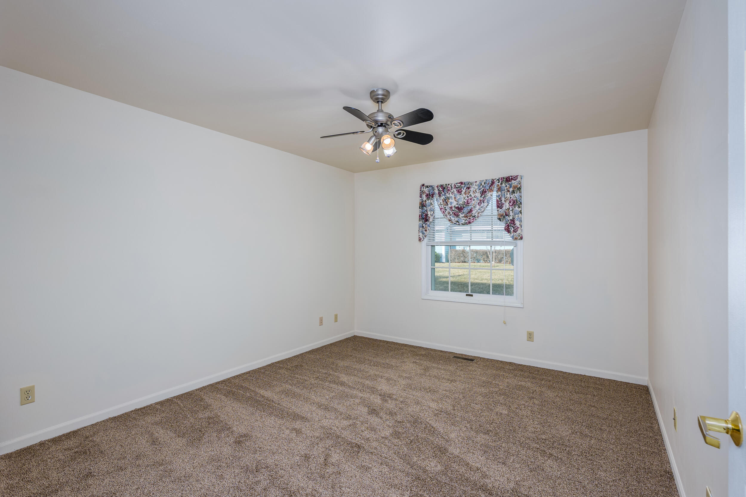 Elkhorn, Wisconsin 53121, United States, 2 Bedrooms Bedrooms, ,2 BathroomsBathrooms,Residential,Active,94703