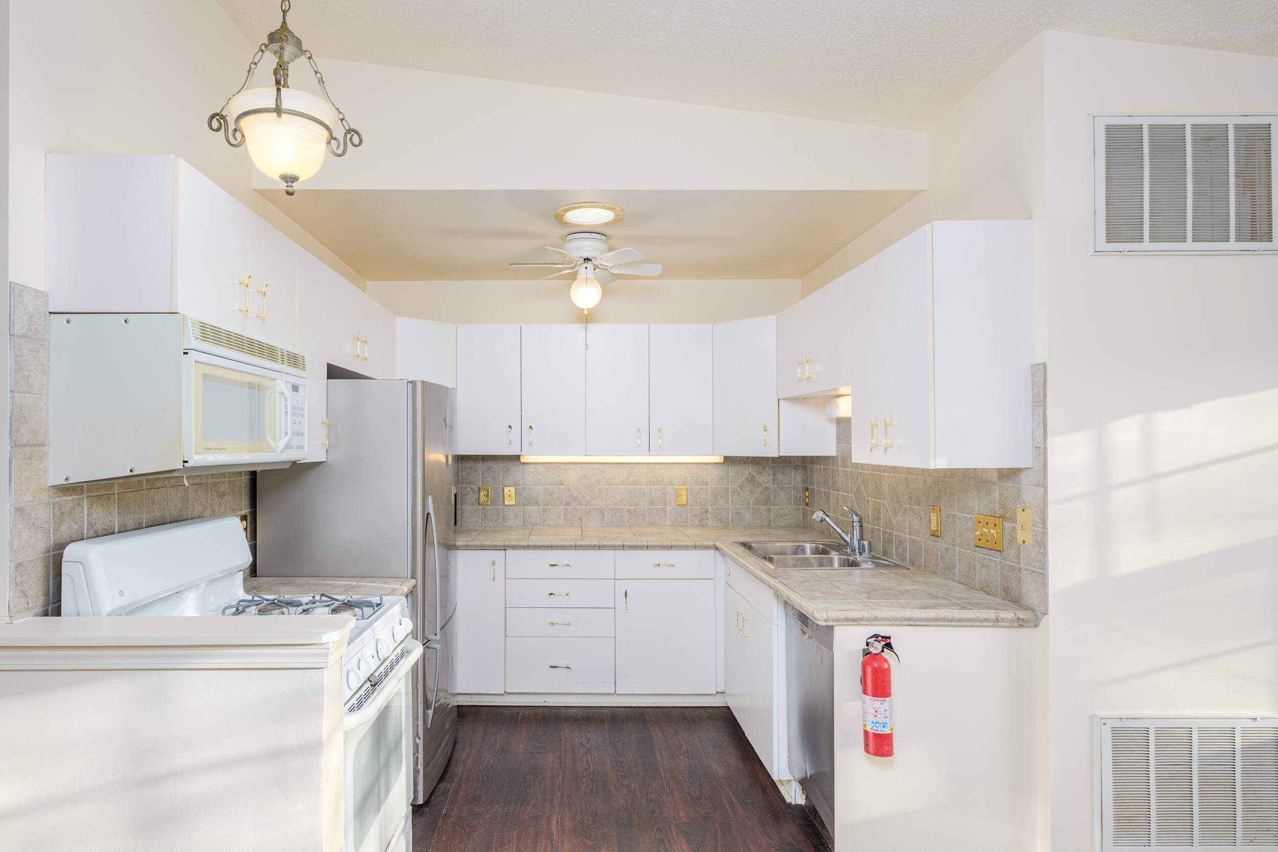 Elkhorn, Wisconsin 53121, United States, 2 Bedrooms Bedrooms, ,2 BathroomsBathrooms,Residential,Active,94703