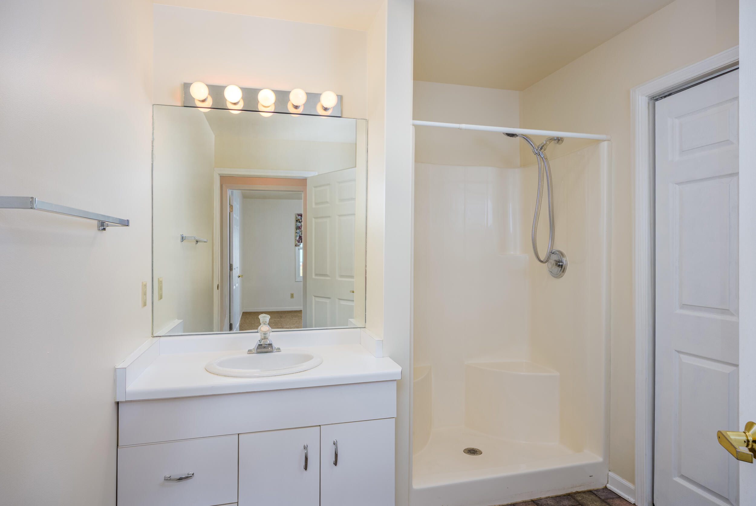 Elkhorn, Wisconsin 53121, United States, 2 Bedrooms Bedrooms, ,2 BathroomsBathrooms,Residential,Active,94703