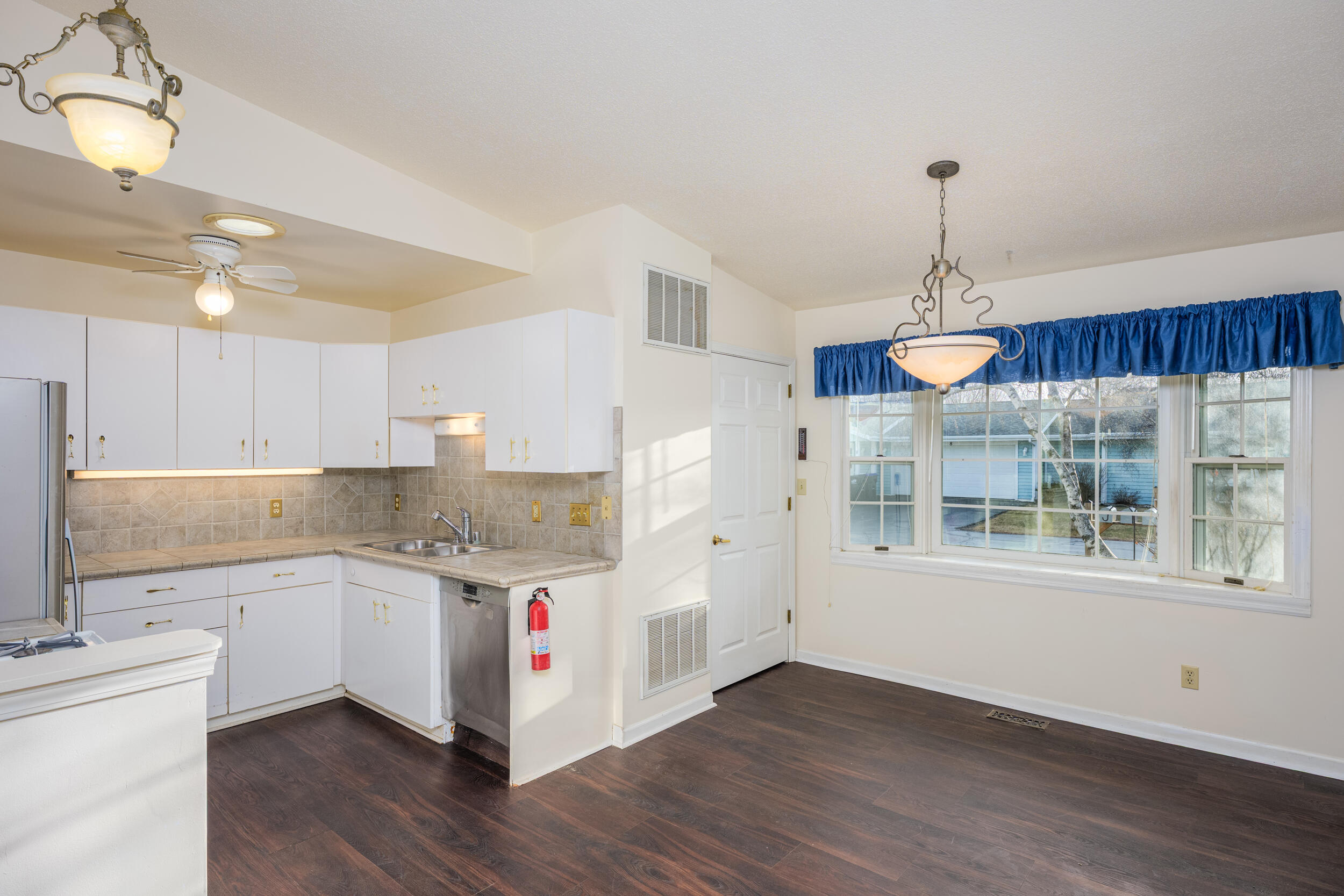 Elkhorn, Wisconsin 53121, United States, 2 Bedrooms Bedrooms, ,2 BathroomsBathrooms,Residential,Active,94703