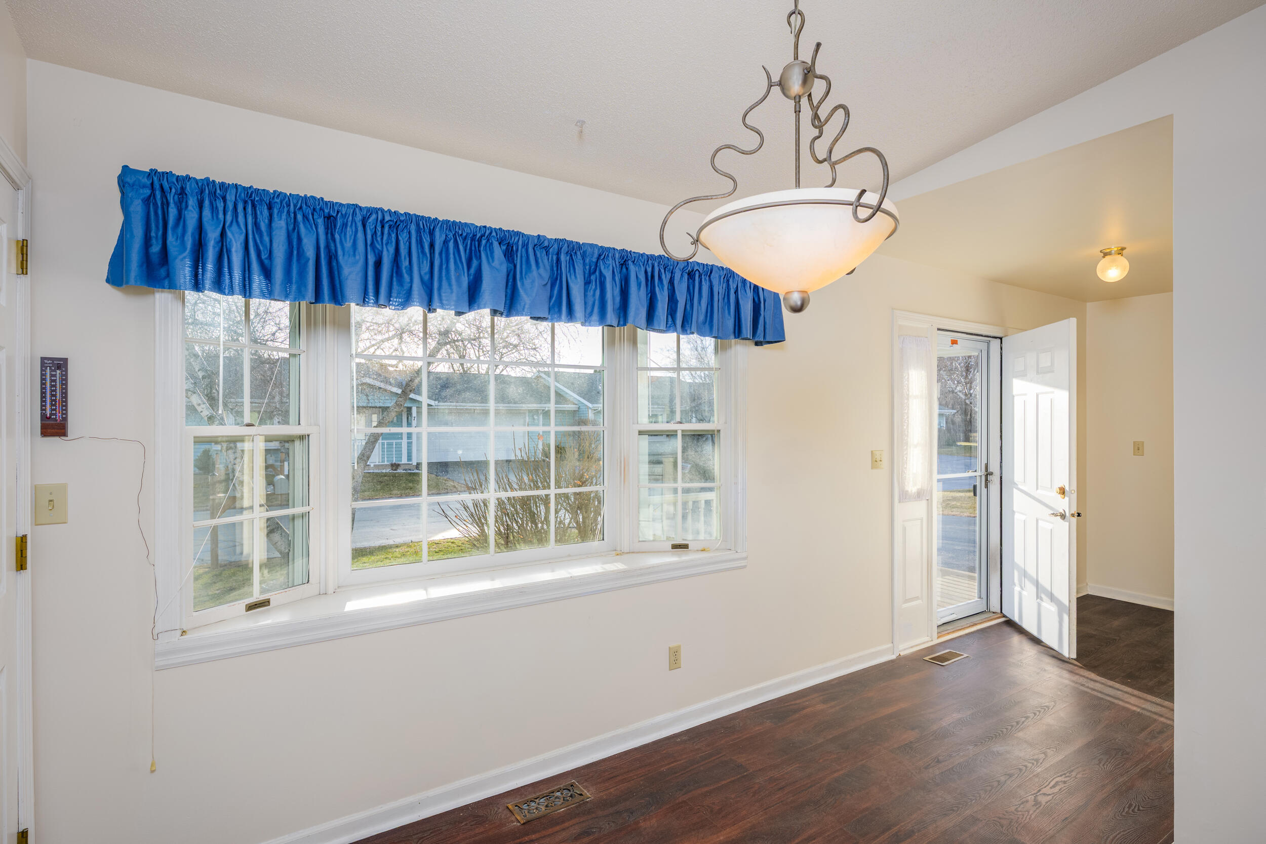 Elkhorn, Wisconsin 53121, United States, 2 Bedrooms Bedrooms, ,2 BathroomsBathrooms,Residential,Active,94703