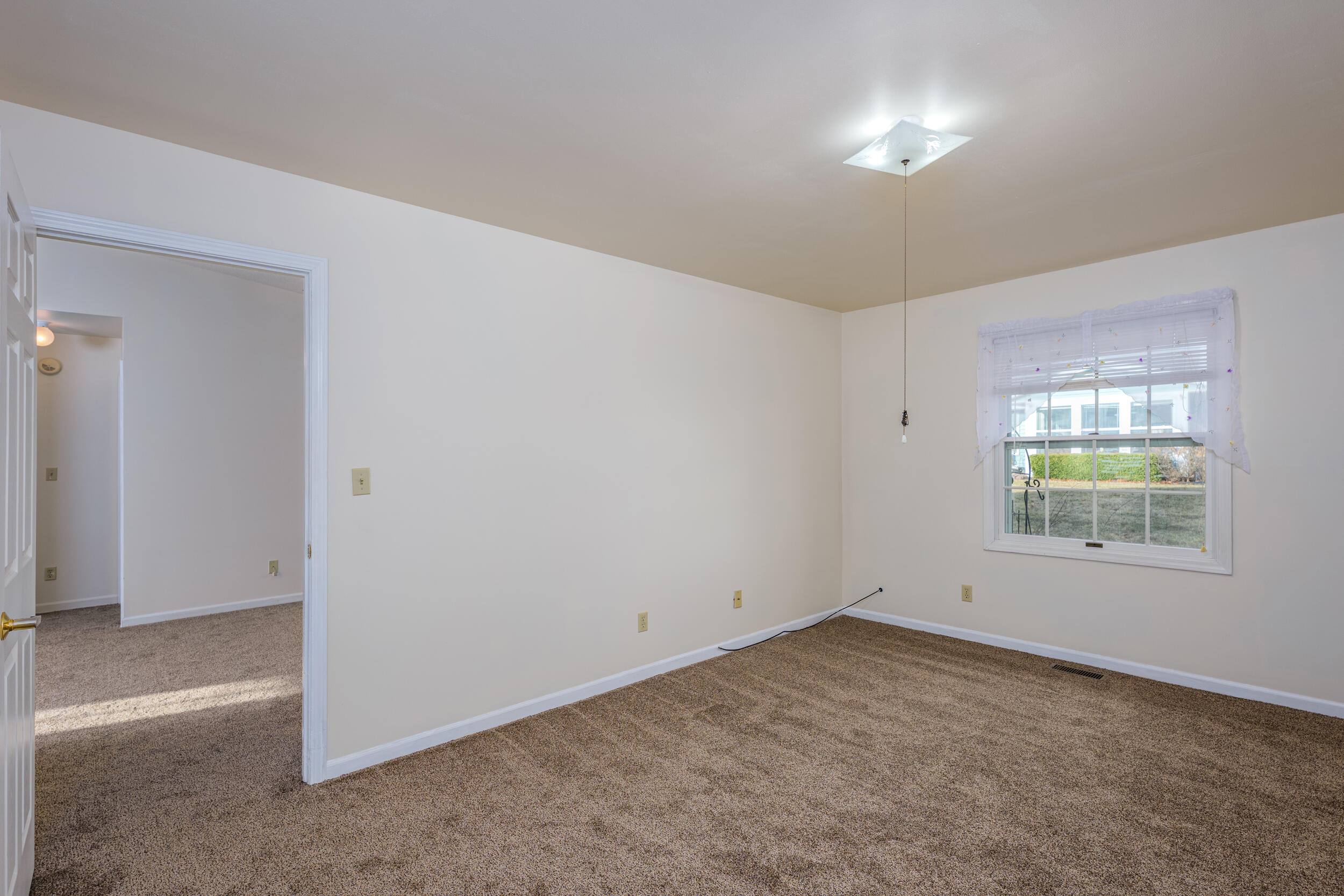 Elkhorn, Wisconsin 53121, United States, 2 Bedrooms Bedrooms, ,2 BathroomsBathrooms,Residential,Active,94703