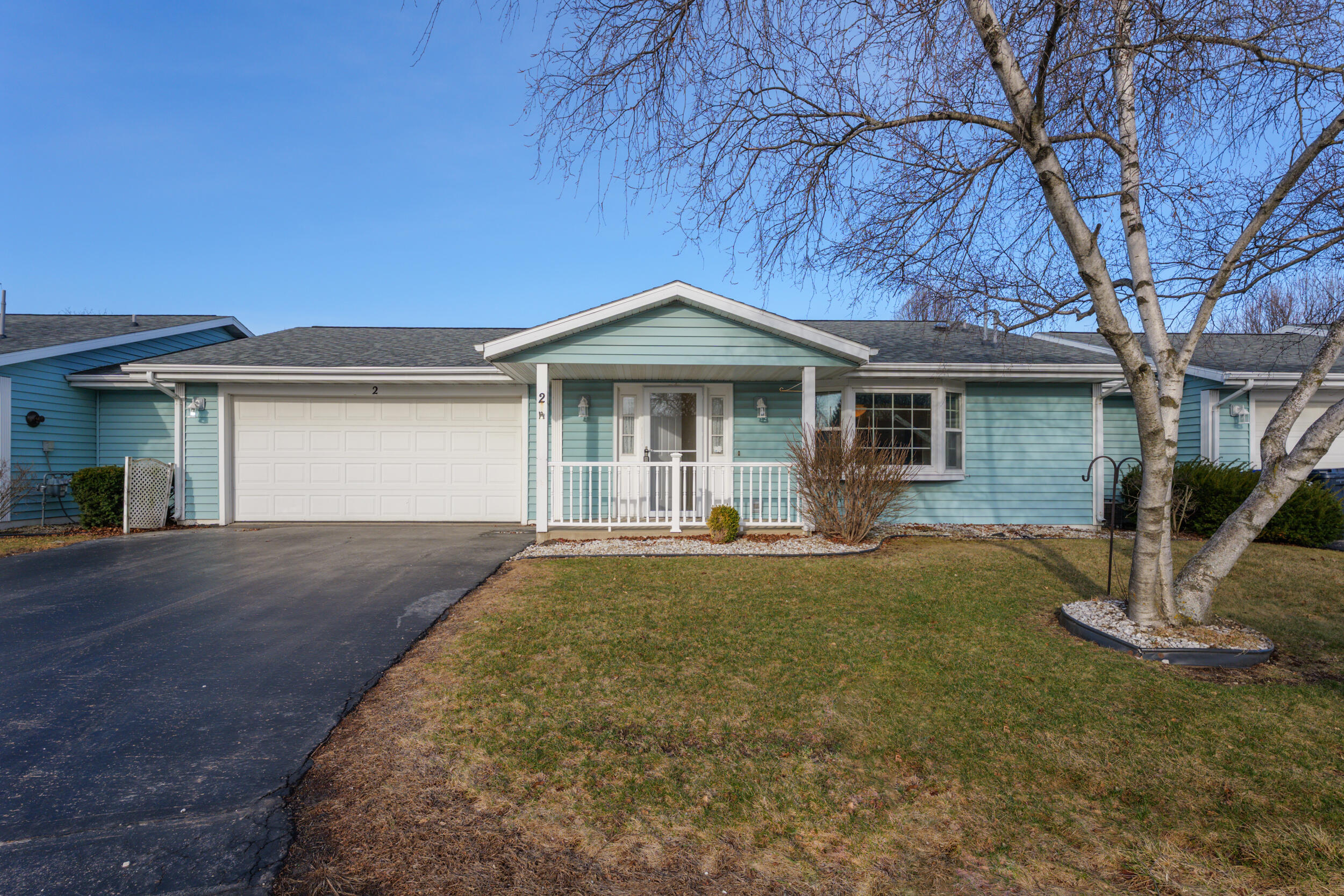 Elkhorn, Wisconsin 53121, United States, 2 Bedrooms Bedrooms, ,2 BathroomsBathrooms,Residential,Active,94703