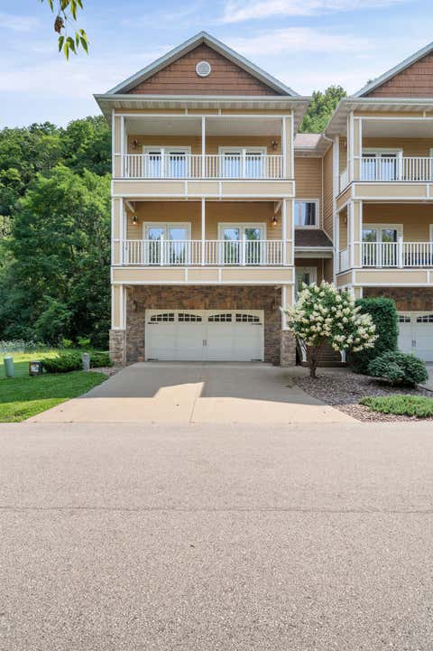 Photo of 1322 Sunset Ct, La Crosse, WI 54601 (MLS # 1975856)
