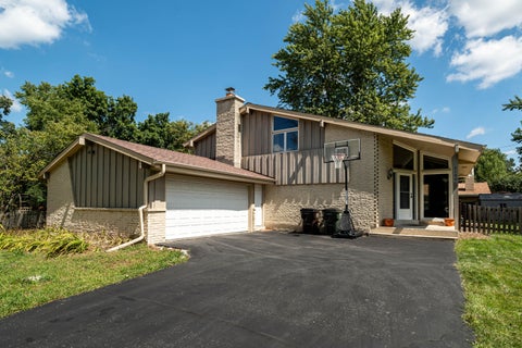 Photo of 2100 S Woodshire Dr, New Berlin, WI 53151 (MLS # 1977874)