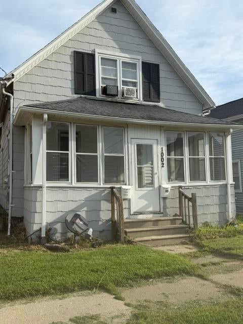 Photo of 1002 43rd St, Kenosha, WI 53140 (MLS # 1982396)