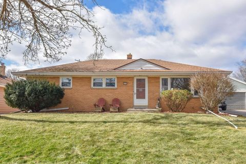 Photo of 1927 N 118th St, Wauwatosa, WI 53226 (MLS # 1951534)
