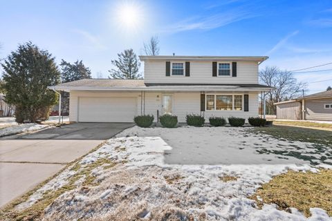 Photo of 564 E Rhine St, Elkhart Lake, WI 53020 (MLS # 1950922)