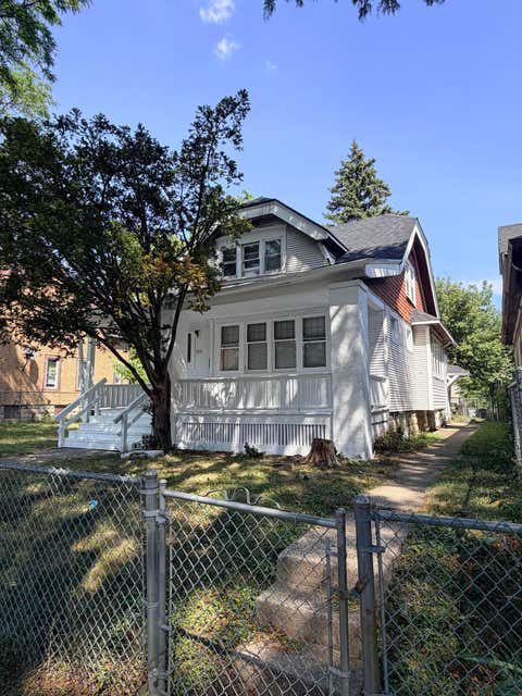 Photo of 3050 N 24TH Pl, Milwaukee, WI 53206 (MLS # 1976131)