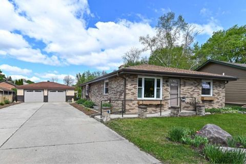 Photo of 4265 S 68th St, Greenfield, WI 53220 (MLS # 1962650)