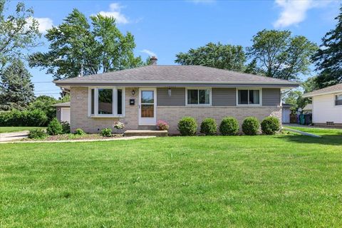Photo of N90W17493 St Thomas Dr, Menomonee Falls, WI 53051 (MLS # 1927460)