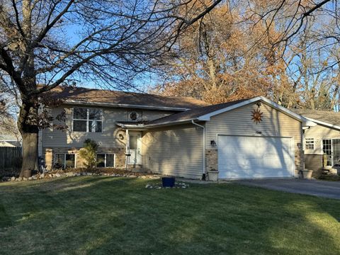 Photo of 1088 102nd St, Pleasant Prairie, WI 53158 (MLS # 1946761)