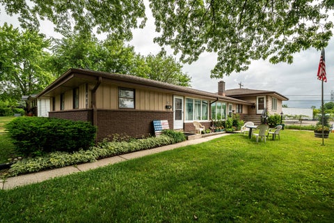 Photo of 865 Harding Ave, Waukesha, WI 53186 (MLS # 1968009)
