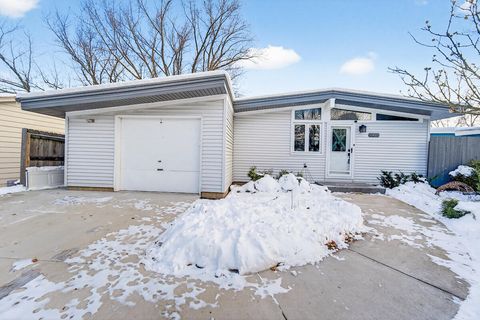Photo of 4422 Glenway St, Wauwatosa, WI 53225 (MLS # 1957272)