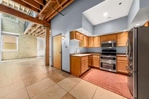 Photo of 904 E Pearson St, Milwaukee, WI 53202 (MLS # 1971757)
