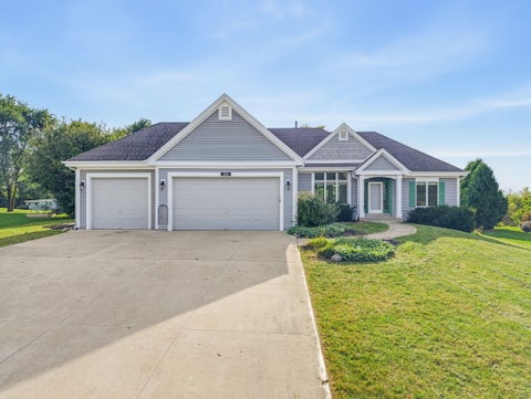 Photo of 2135 Deer Path, Waukesha, WI 53189 (MLS # 1984457)
