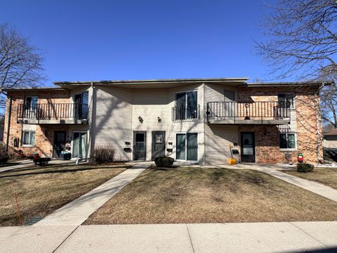 Photo of W168N11523 El Camino Dr, Germantown, WI 53022 (MLS # 1953144)