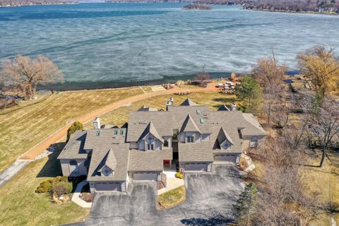 Photo of N24W30375 Crystal Springs Dr, Delafield, WI 53072 (MLS # 1954128)