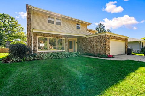 Photo of 631 E Wilson St, Oconomowoc, WI 53066 (MLS # 1952009)