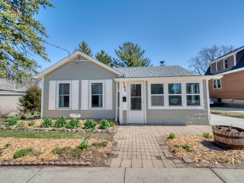 Photo of 308 N High St, Fort Atkinson, WI 53538 (MLS # 1956914)