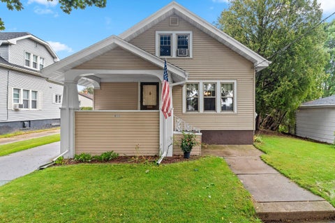 Photo of 1012 Philippen St, Manitowoc, WI 54220 (MLS # 1979186)