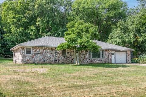 Photo of N68W20969 Fairview Dr, Menomonee Falls, WI 53051 (MLS # 1972967)