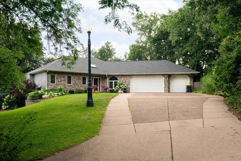 Photo of 508 Curt Rd, Holmen, WI 54636 (MLS # 1973368)