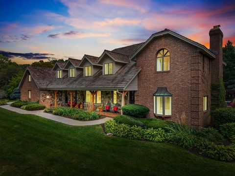 Photo of 9101 W Hawthorne Ln, Franklin, WI 53132 (MLS # 1937799)